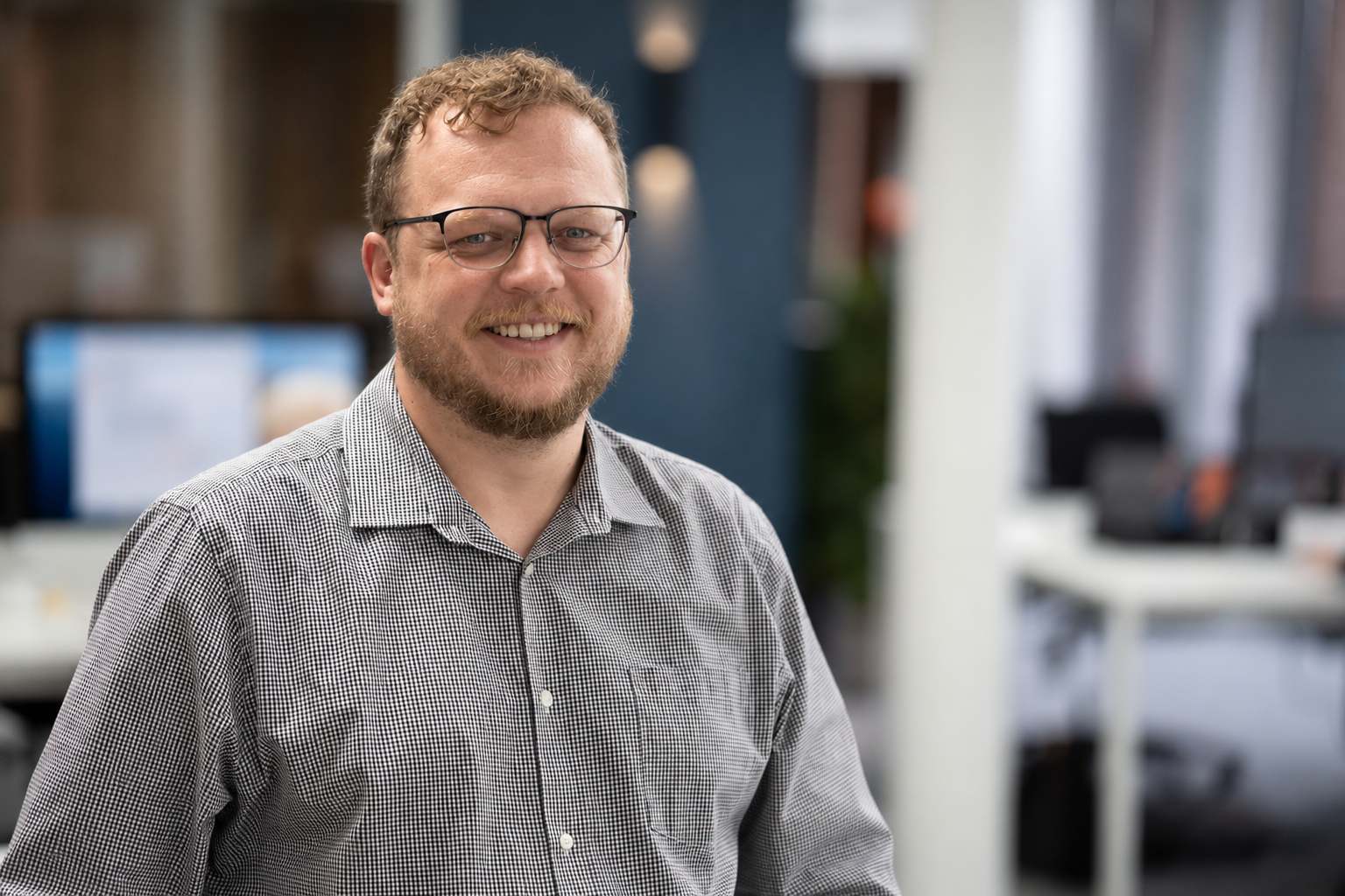Gary’s cheerful office portrait